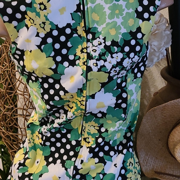 SALE BEAUTIFUL SUMMER MULTI MINI FLORAL DRESS - Picture 10 of 16